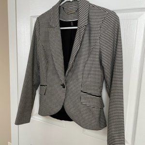 White House Black Market Black with Ecru houndstooth jacket 0P